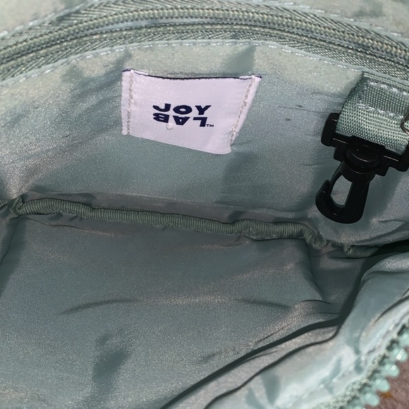 Joy Lab by Target Fannypack adjustable straps 3 Zippered pocket outside/1 inside - Picture 2 of 3